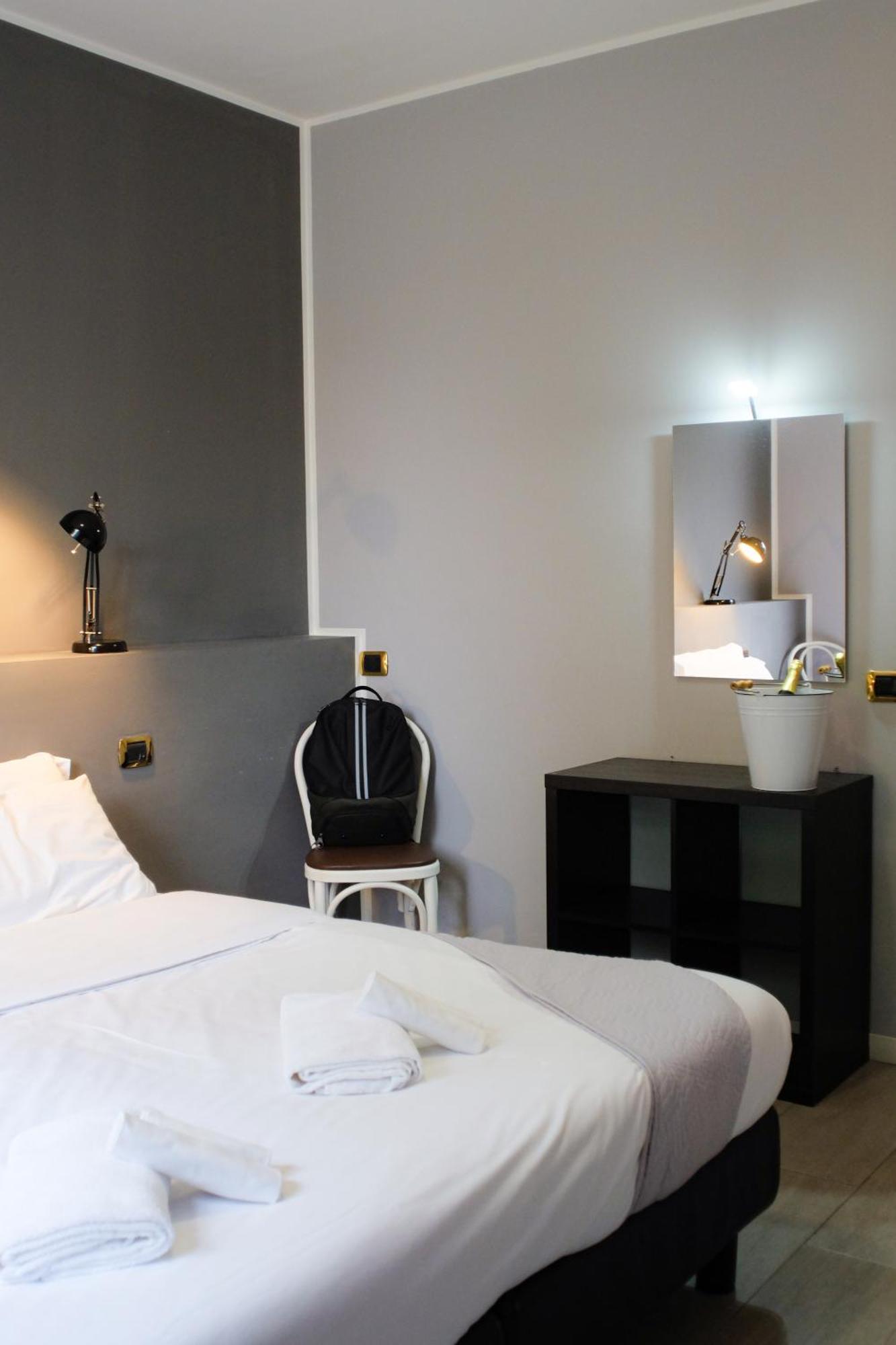 Hp Fly Hotel Bologna Calderara di Reno Exteriör bild